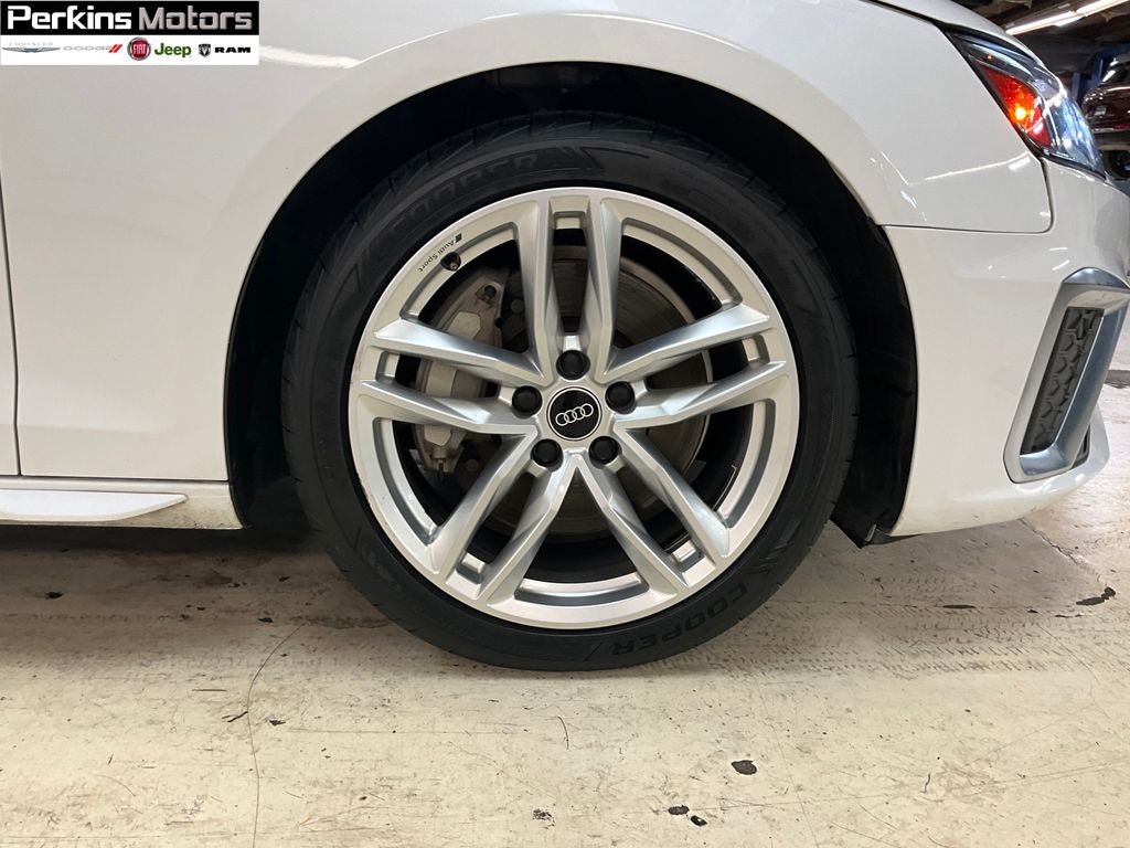 Vehicle image 10 of 16