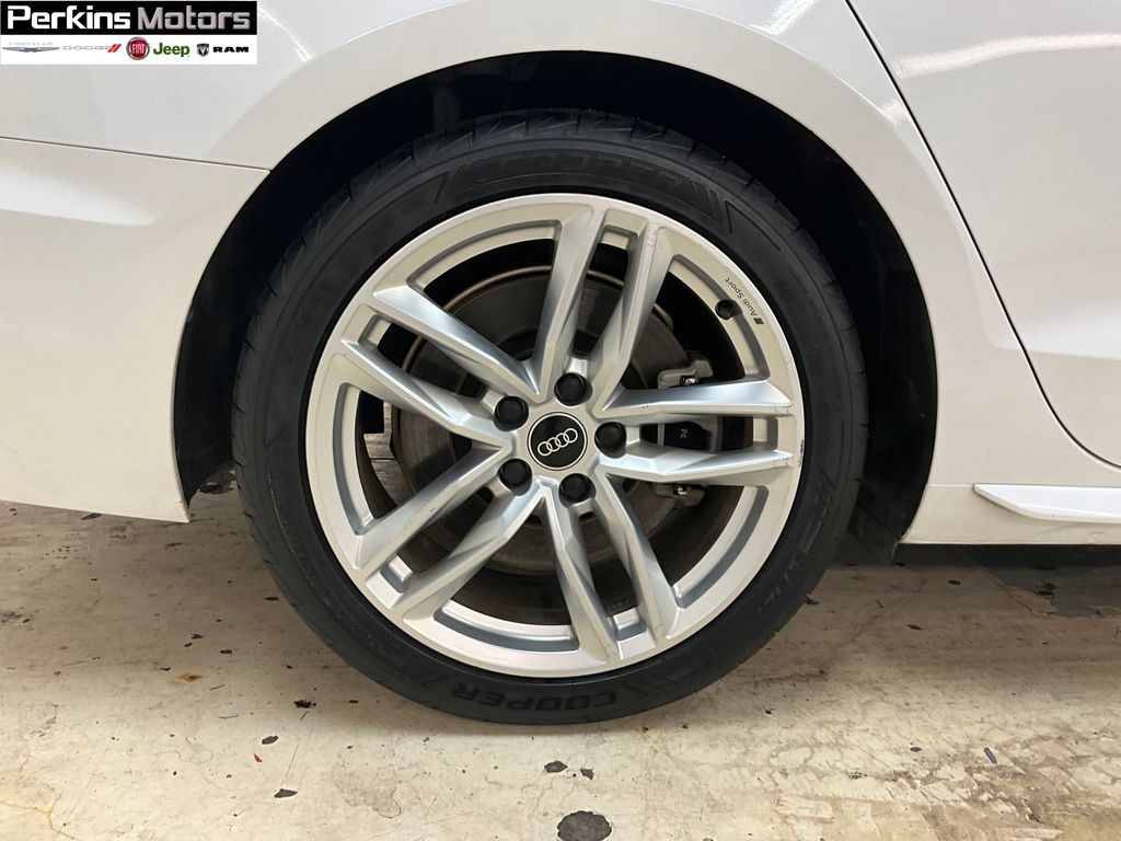 Vehicle image 9 of 16