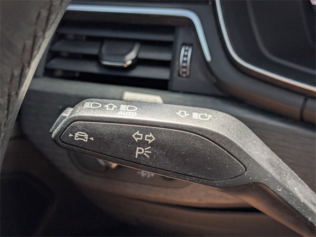 Vehicle image 28 of 35