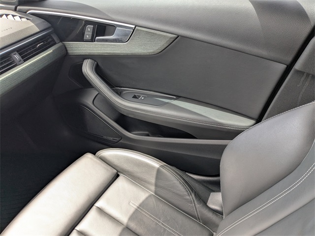 Vehicle image 17 of 35