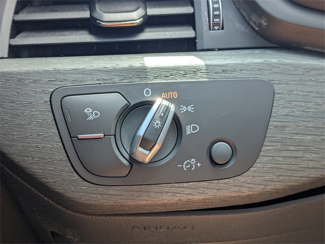 Vehicle image 25 of 35