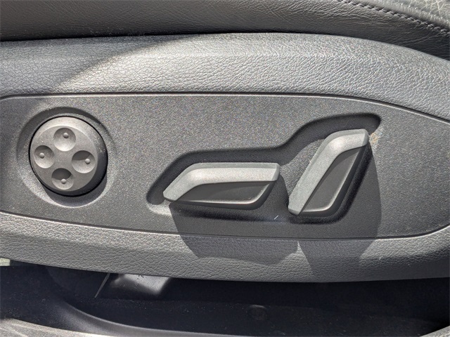 Vehicle image 20 of 35