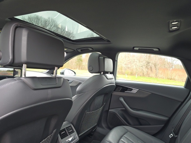 Vehicle image 23 of 50