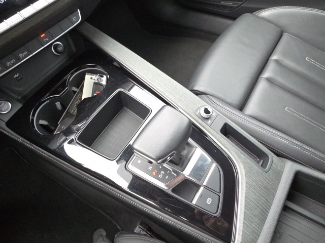 Vehicle image 36 of 50