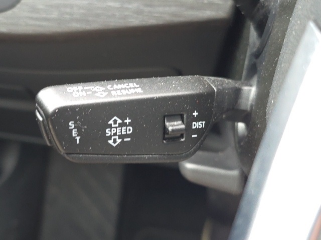 Vehicle image 33 of 50