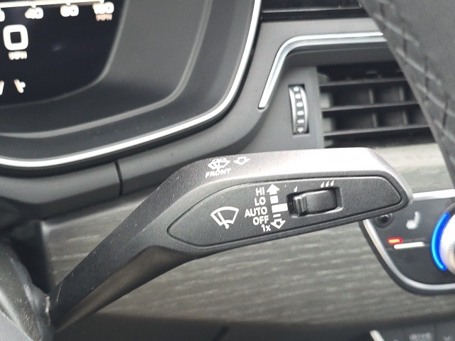 Vehicle image 32 of 50