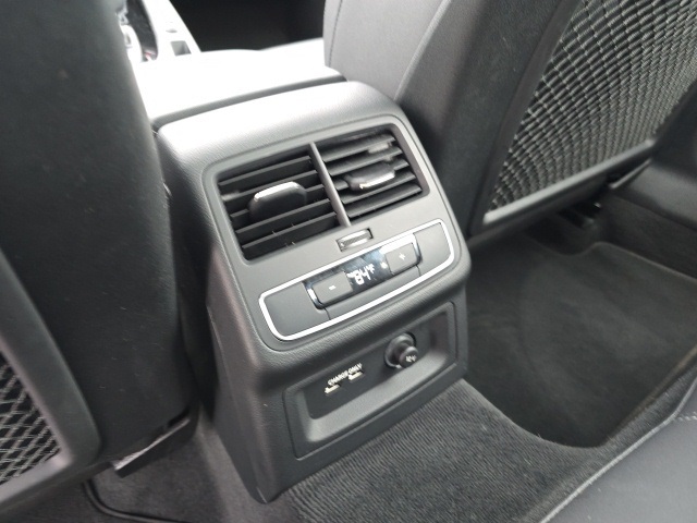 Vehicle image 22 of 50