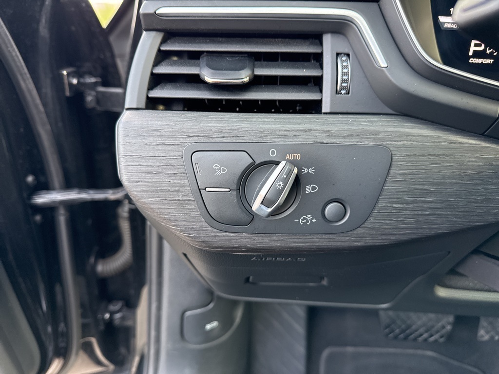 Vehicle image 8 of 23