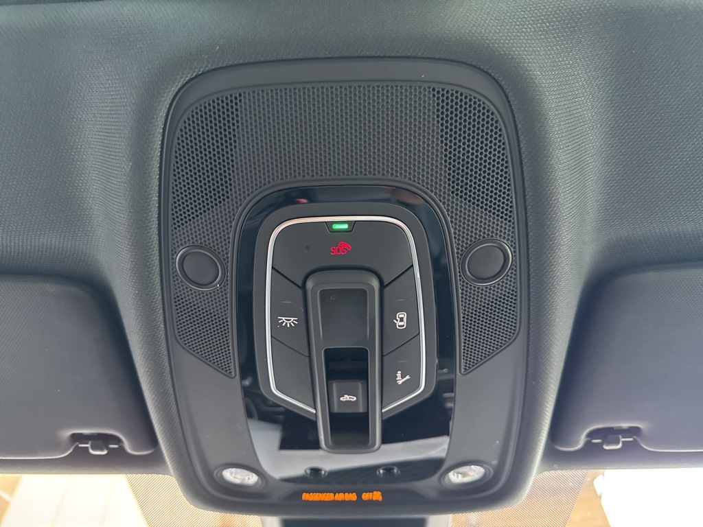 Vehicle image 15 of 23