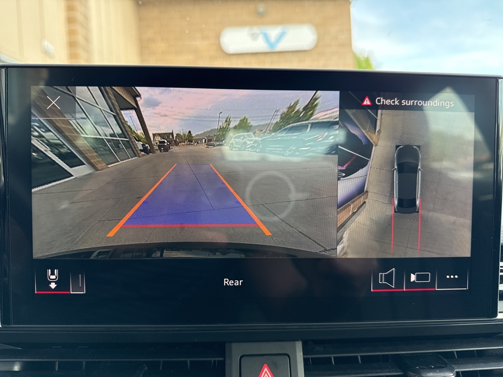 Vehicle image 13 of 23