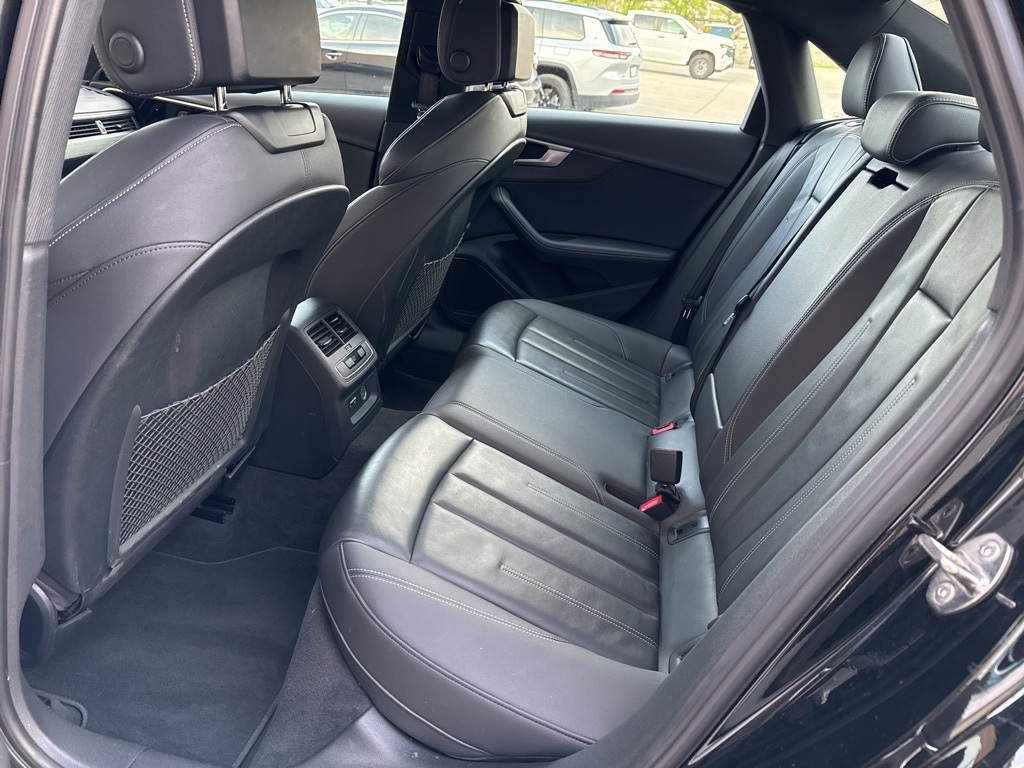 Vehicle image 18 of 23