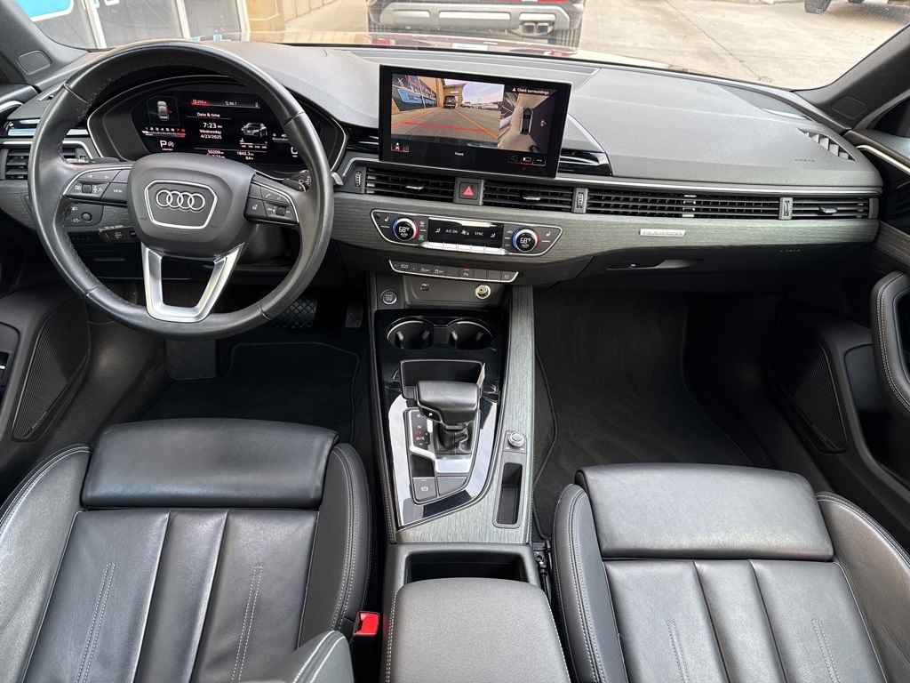 Vehicle image 21 of 23