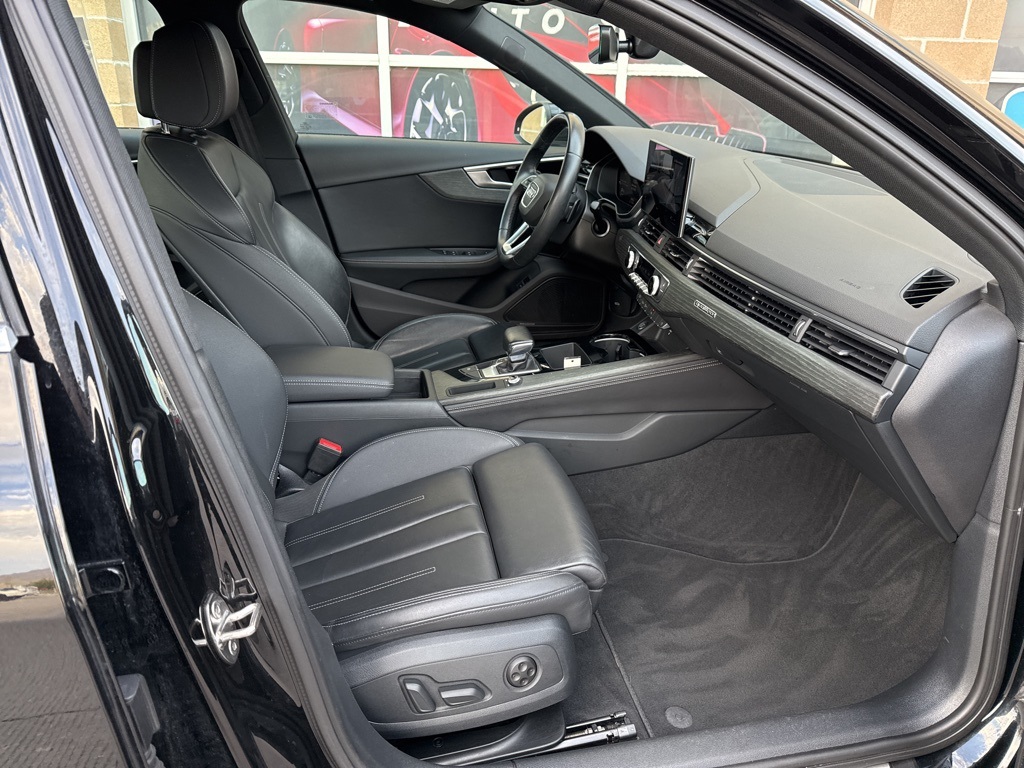 Vehicle image 22 of 23