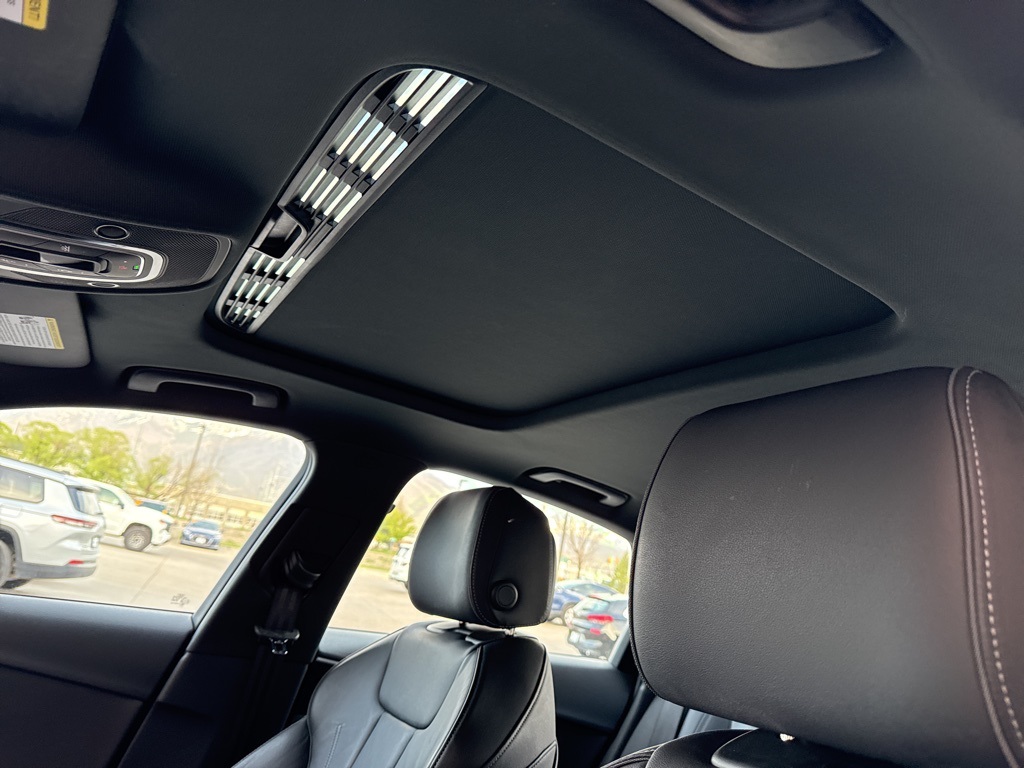 Vehicle image 17 of 23