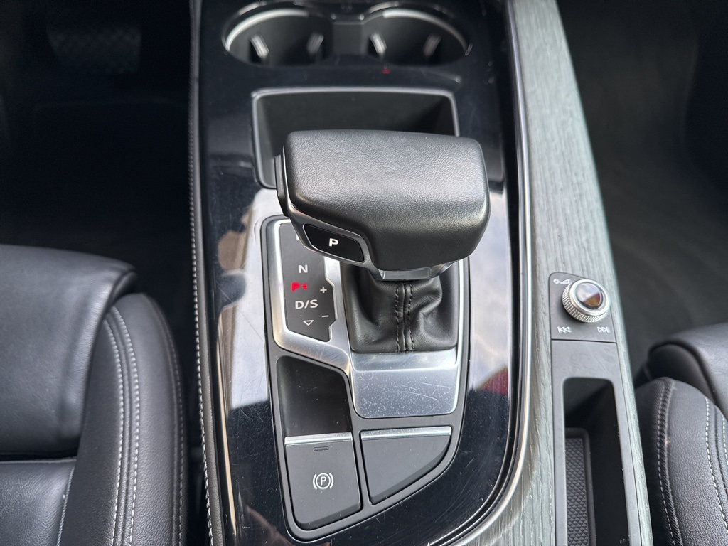 Vehicle image 14 of 23