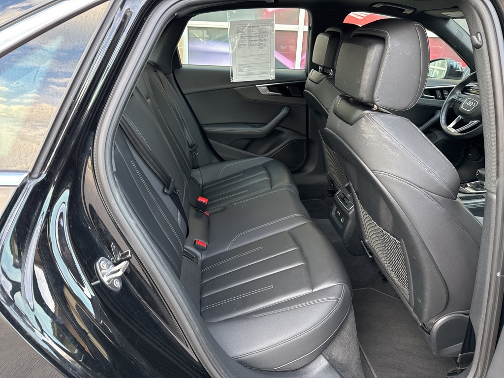 Vehicle image 19 of 23