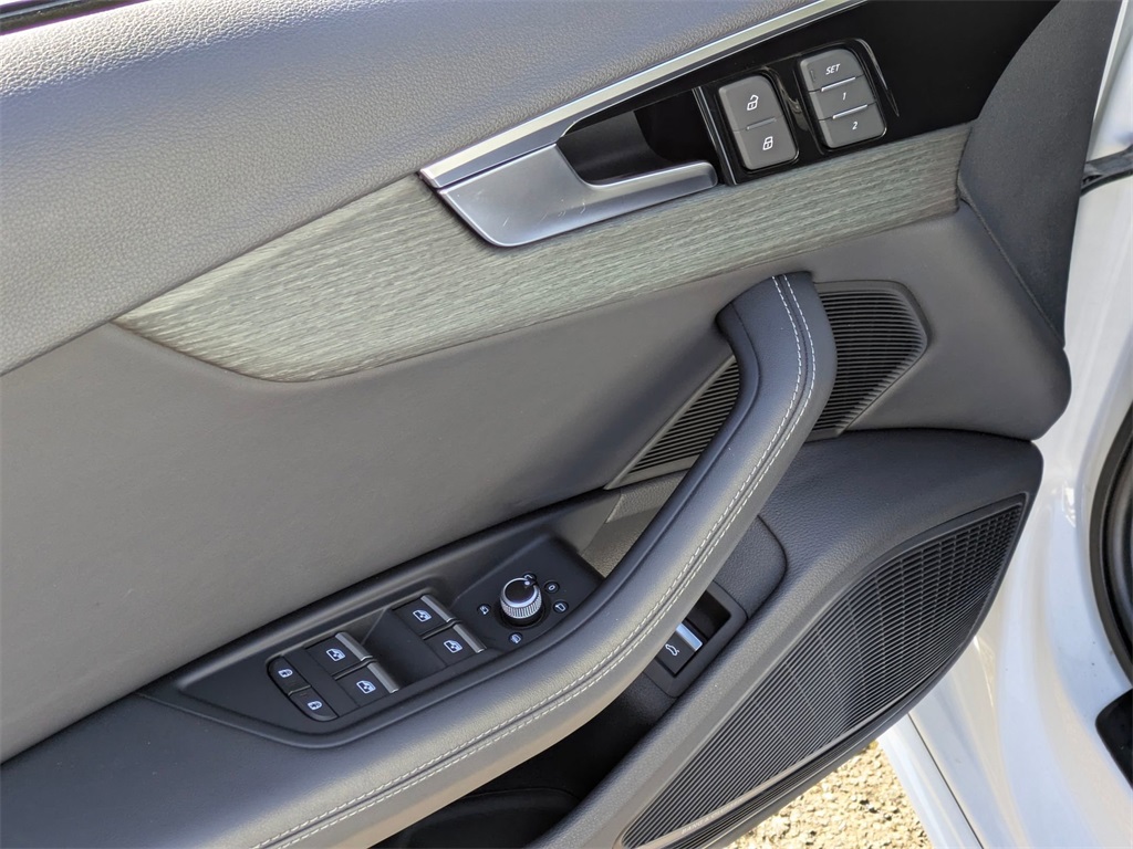 Vehicle image 11 of 39