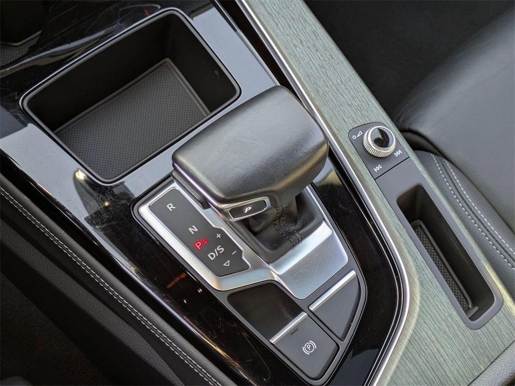 Vehicle image 16 of 39