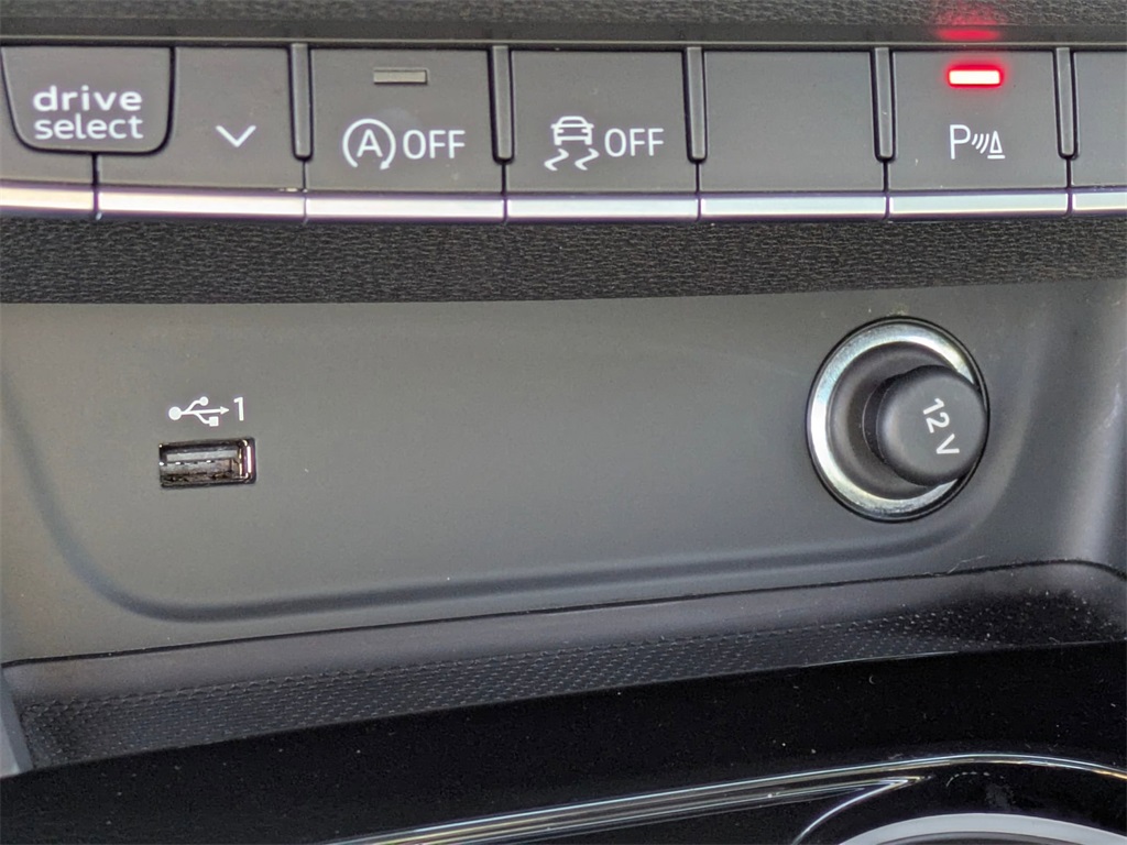 Vehicle image 21 of 39