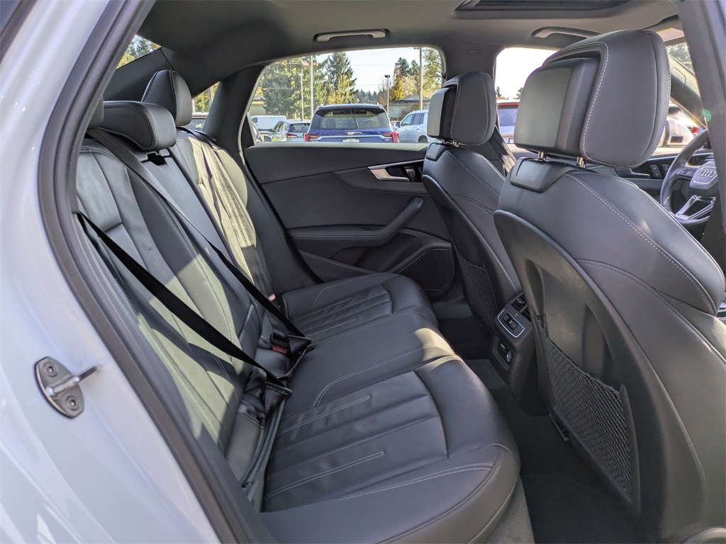 Vehicle image 31 of 39