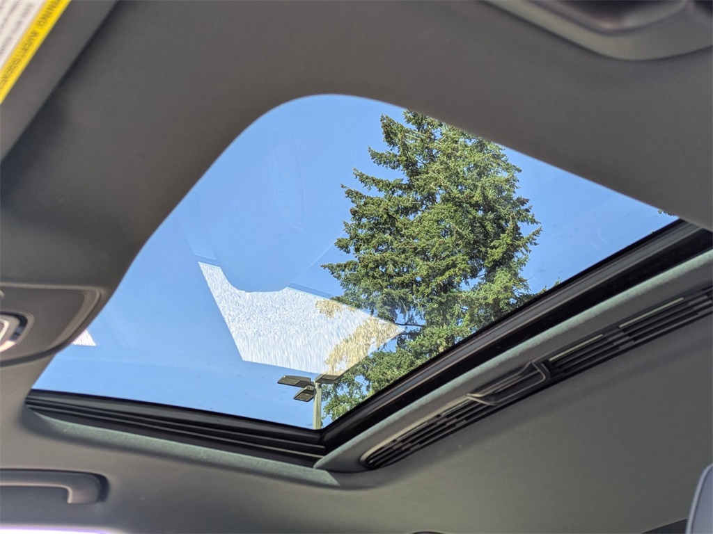 Vehicle image 22 of 39
