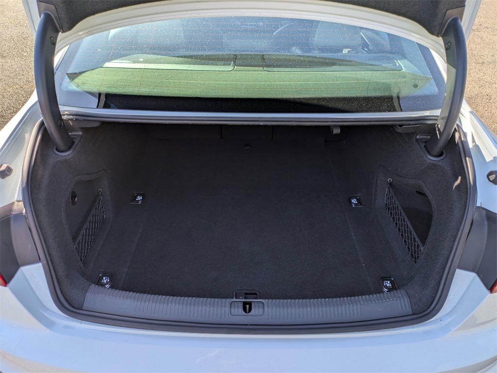 Vehicle image 28 of 39