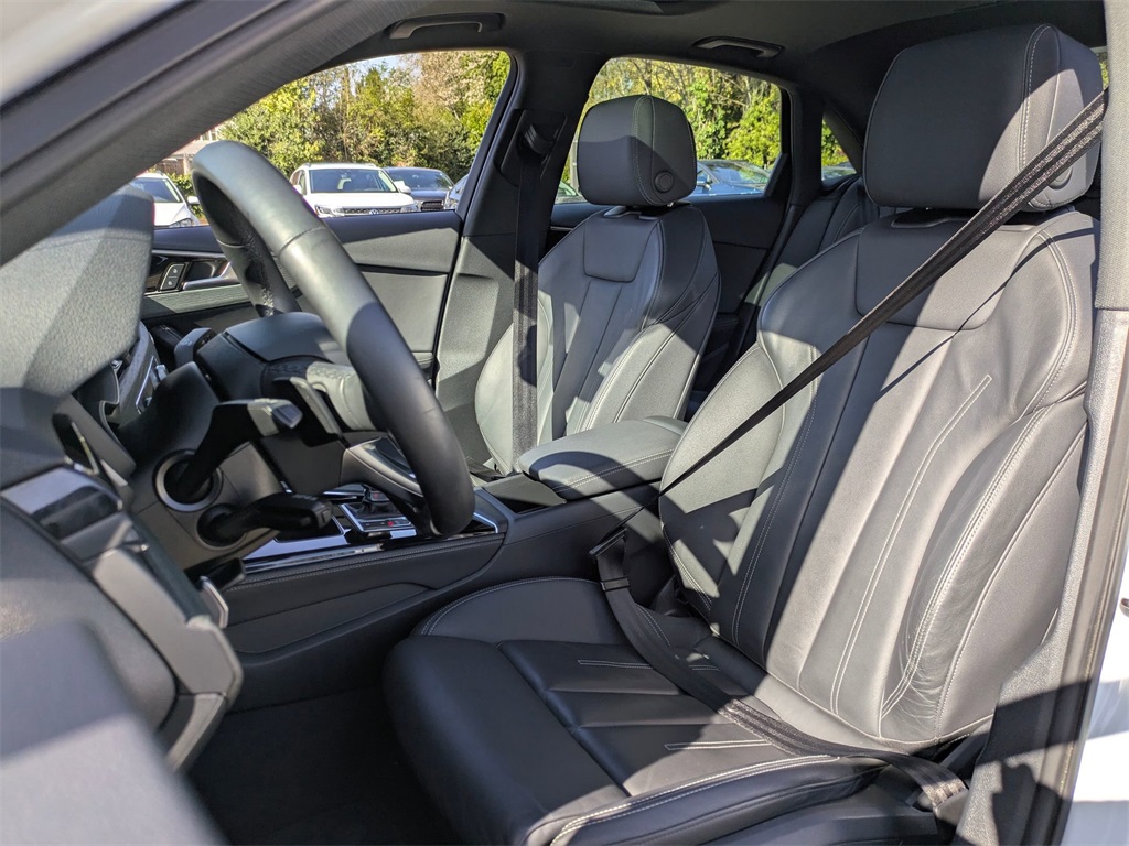 Vehicle image 25 of 39