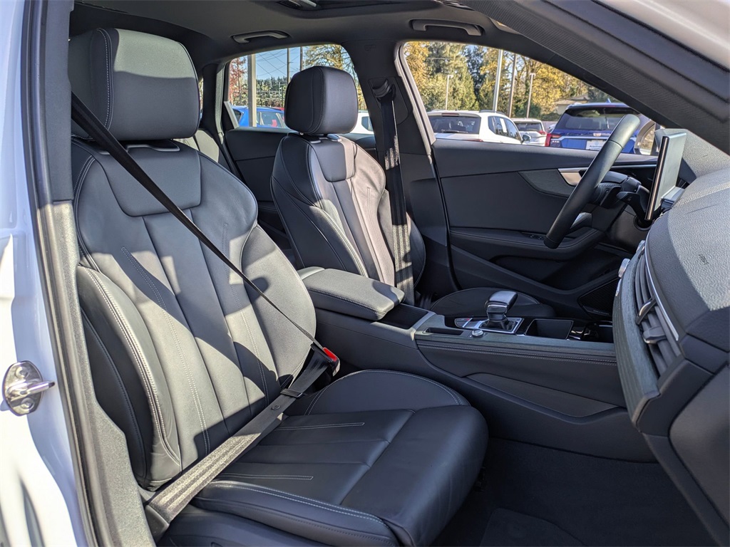 Vehicle image 33 of 39