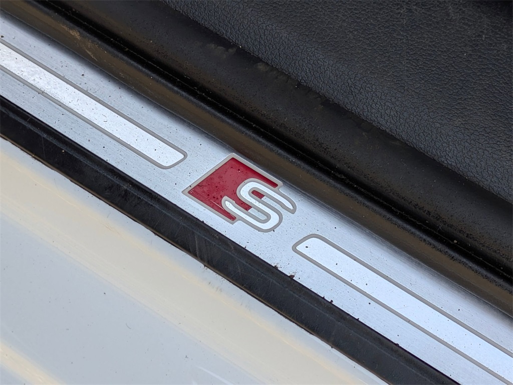 Vehicle image 38 of 39