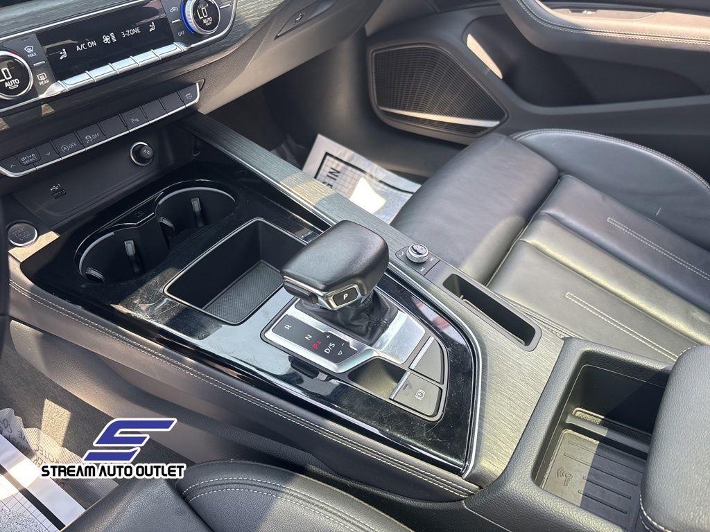 Vehicle image 34 of 44
