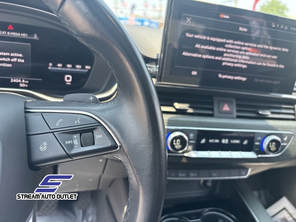 Vehicle image 29 of 44