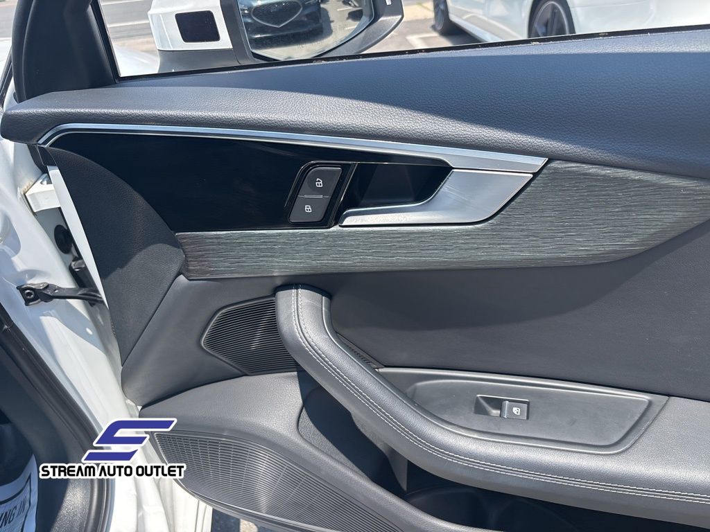 Vehicle image 13 of 44