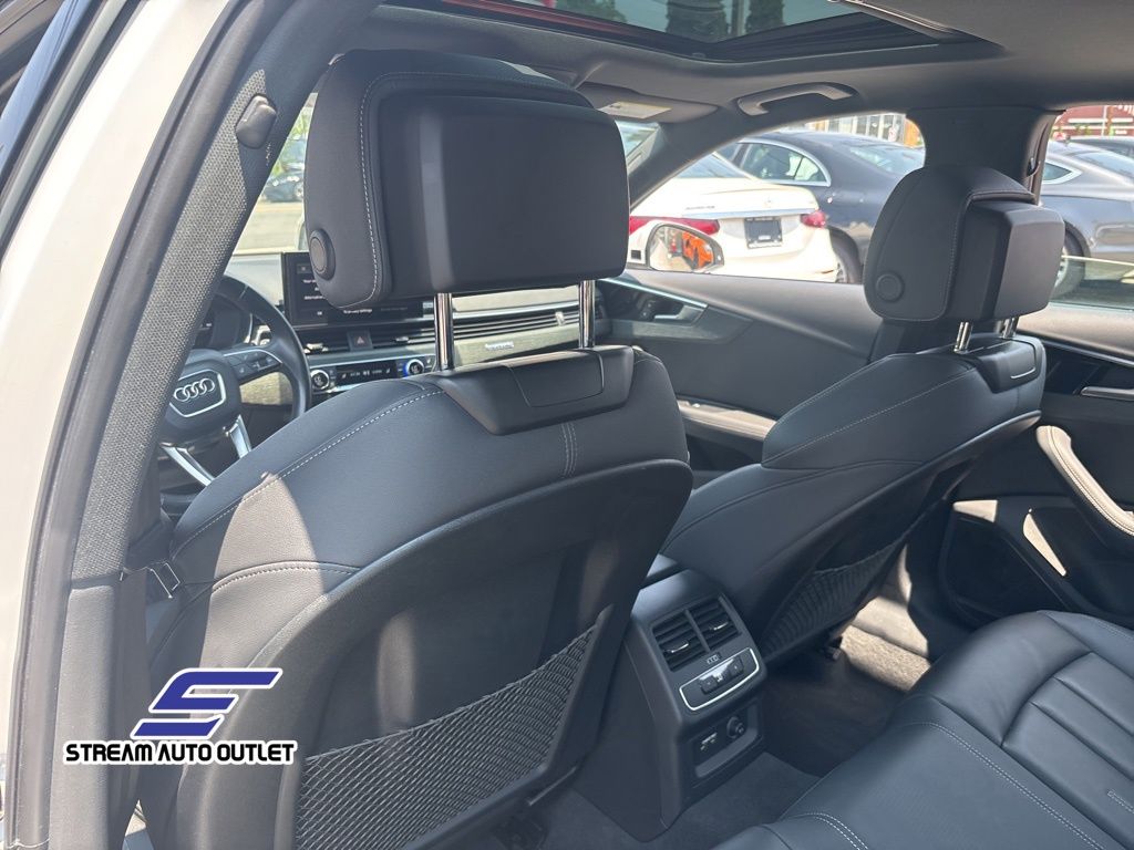 Vehicle image 22 of 44