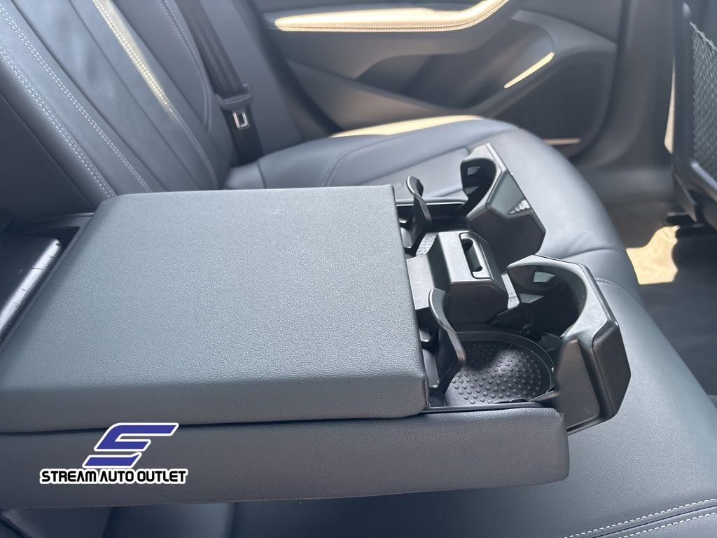 Vehicle image 17 of 44