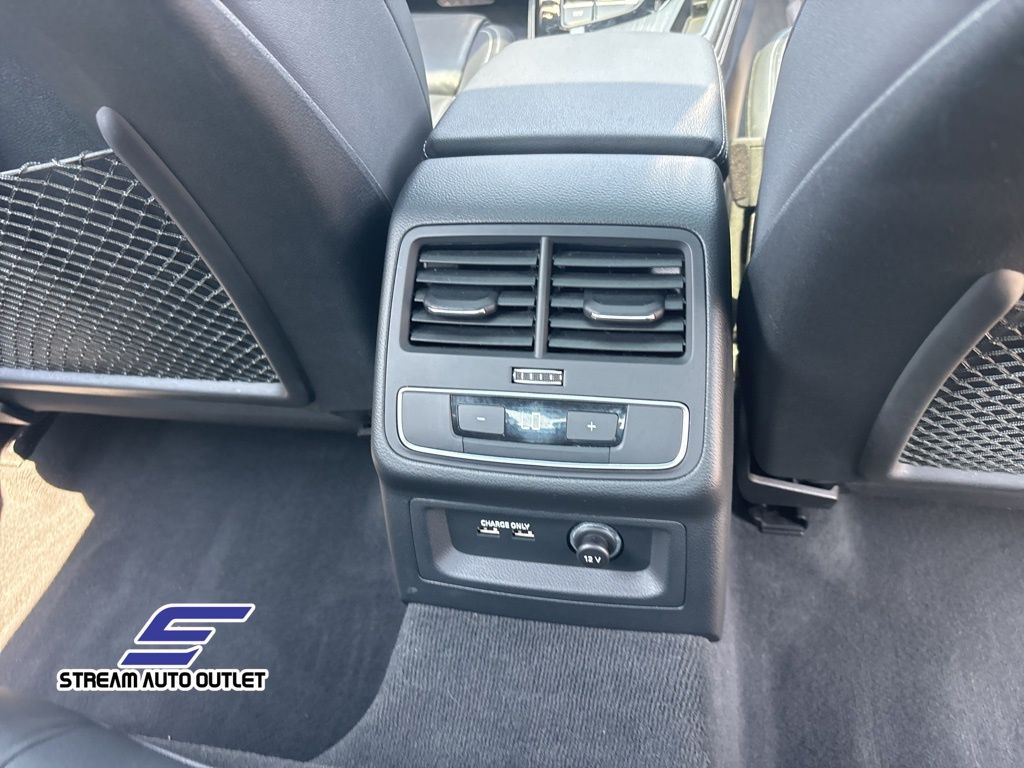 Vehicle image 18 of 44