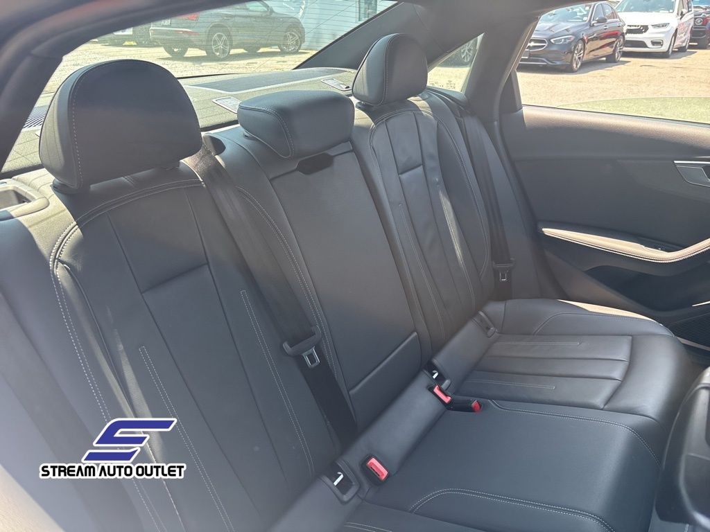 Vehicle image 14 of 44