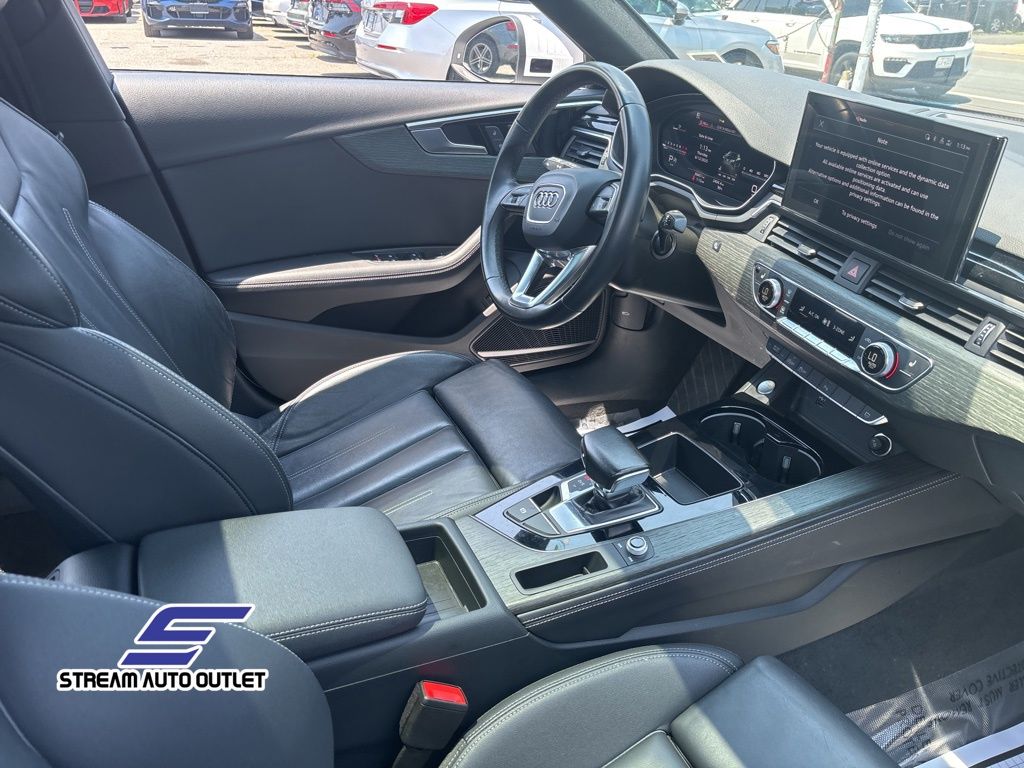 Vehicle image 11 of 44