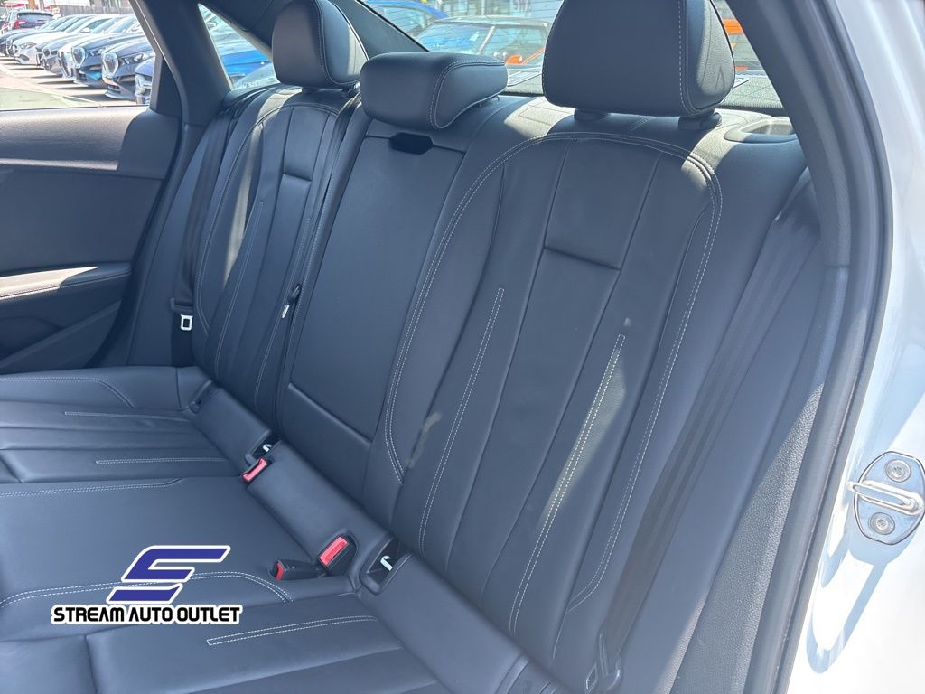 Vehicle image 23 of 44