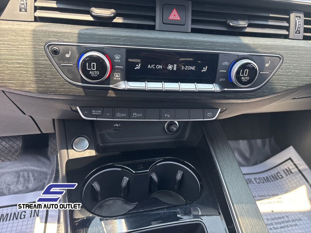 Vehicle image 33 of 44