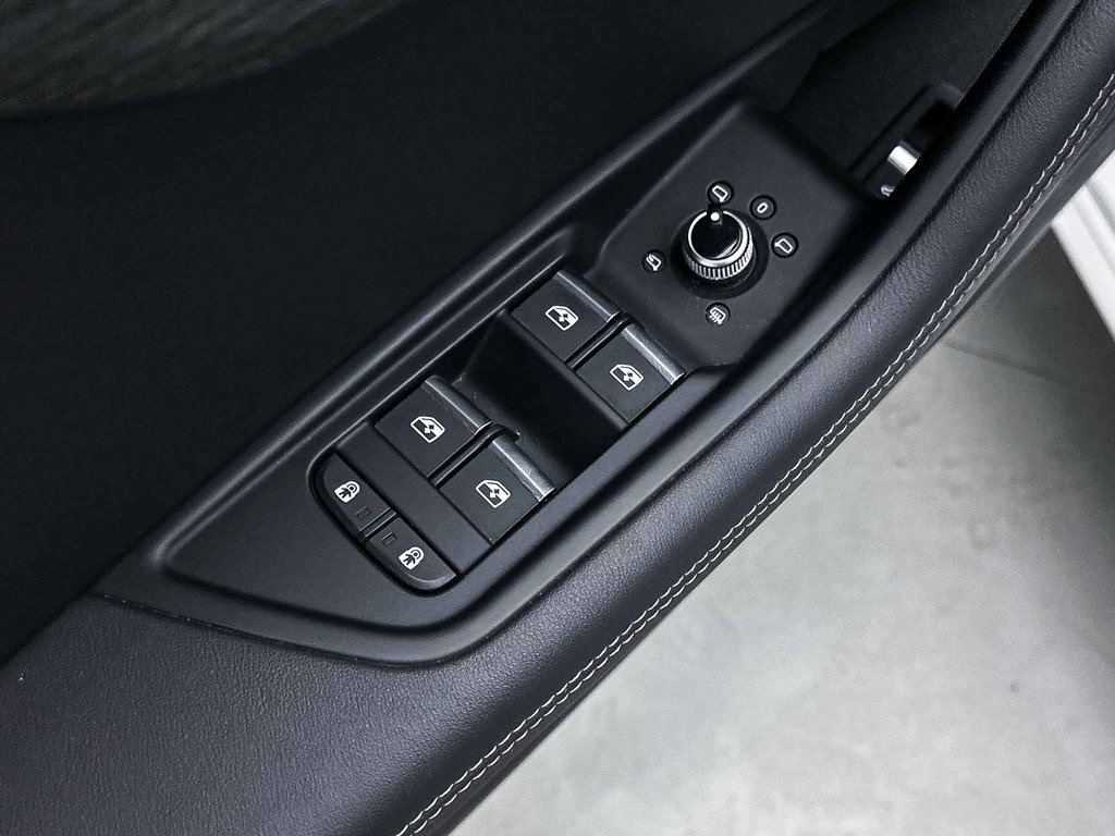 Vehicle image 18 of 36