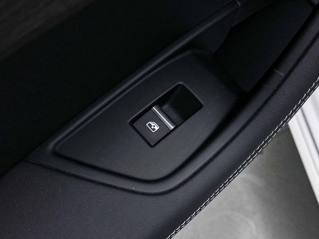 Vehicle image 31 of 36
