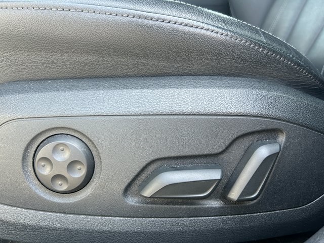 Vehicle image 25 of 37