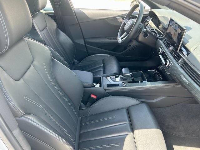 Vehicle image 32 of 37