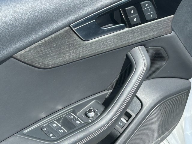 Vehicle image 26 of 37