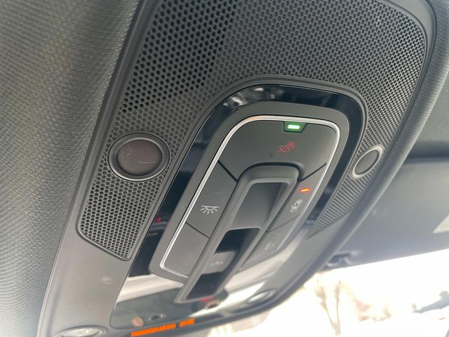 Vehicle image 28 of 34