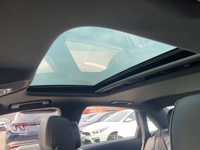 Vehicle image 23 of 34