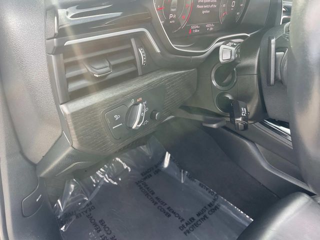 Vehicle image 22 of 34