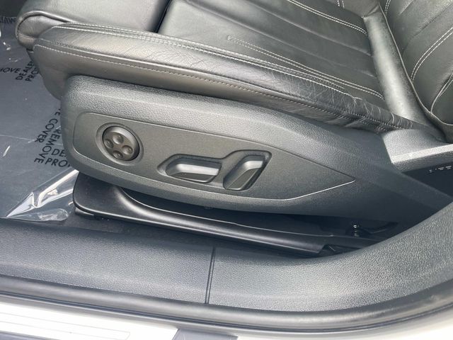 Vehicle image 21 of 34