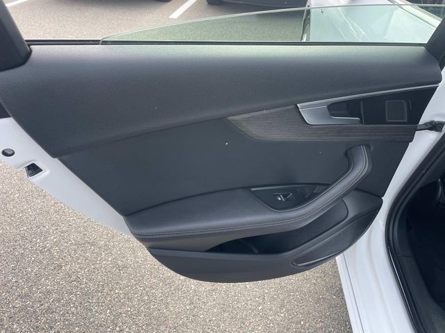 Vehicle image 18 of 34