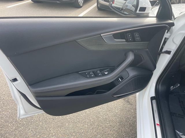Vehicle image 19 of 34